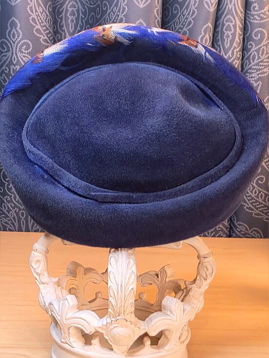 Vintage Original Roberta Bernays Navy Pillbox Hat Feather Band 54.5cm main image 9
